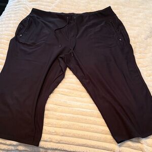 Women’s capri Black exercise Pants 2X with  true drawstring!